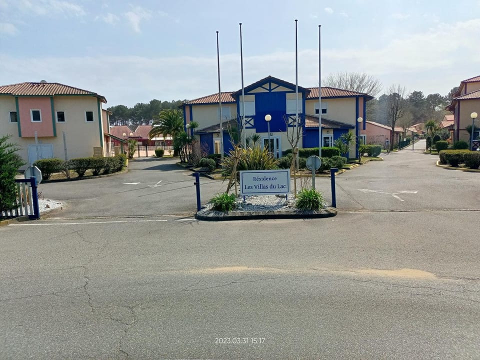 Neighbourhood, Parking