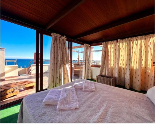 Bed, Natural landscape, Balcony/Terrace, Balcony/Terrace, Photo of the whole room, Beach, Bedroom, Sea view, towels