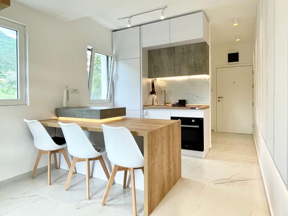 Dining area, kitchen