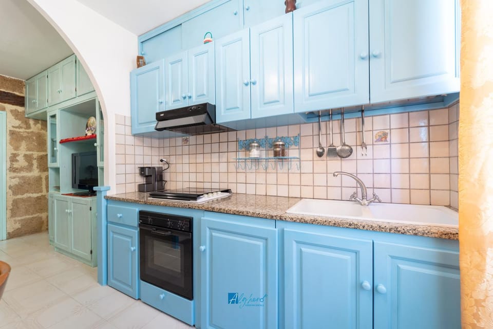 Kitchen or kitchenette, pet friendly, stove