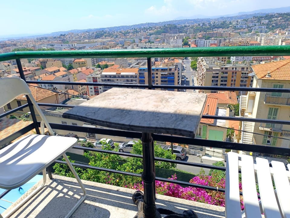 Double room with great view Vacation rental in Nice