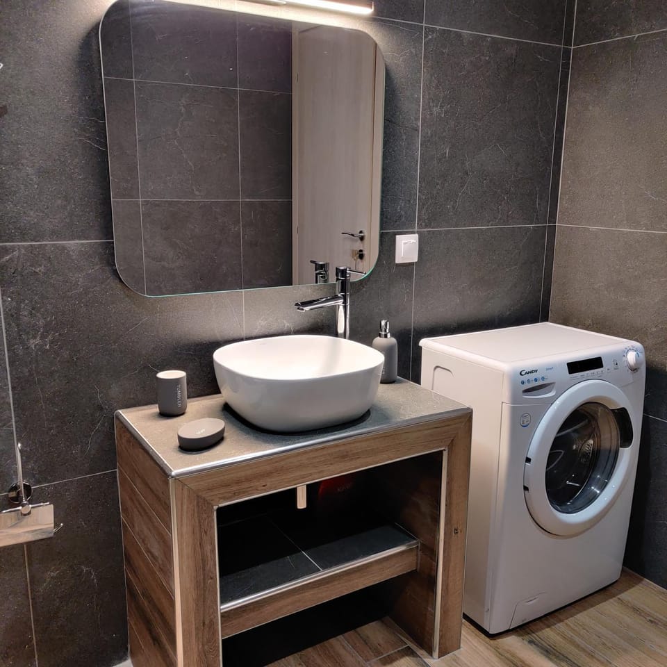 Bathroom, washing machine
