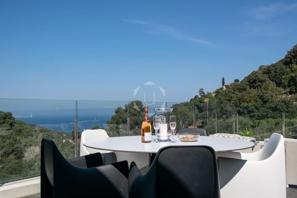 VILLA MANILA - Sa Riera Secluded, Modern, Sea views Villa in Baix Empordà