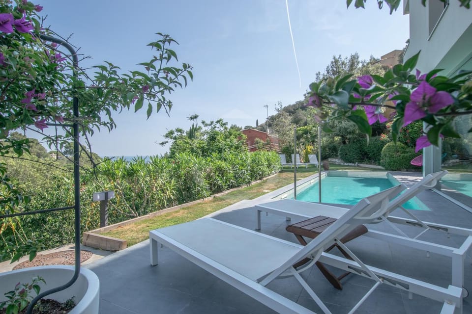 VILLA MANILA - Sa Riera Secluded, Modern, Sea views Villa in Baix Empordà