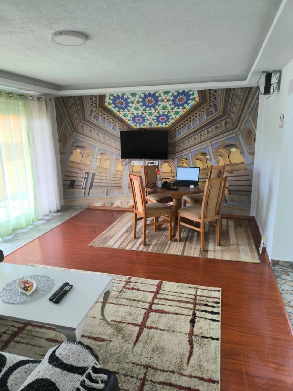 Kitchen or kitchenette, Living room, Seating area, Dining area