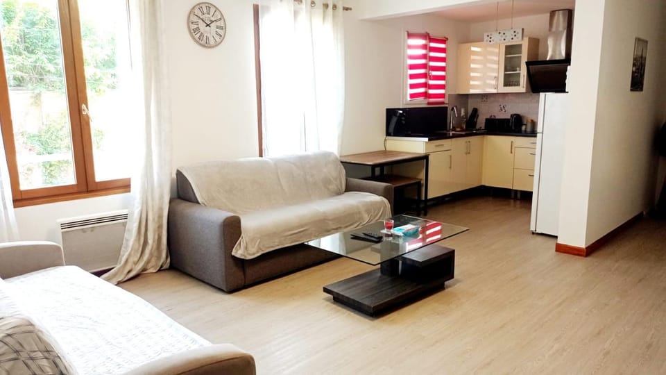 Home DisneyLand Paris avec Parking wifi Apartment in Lagny-sur-Marne