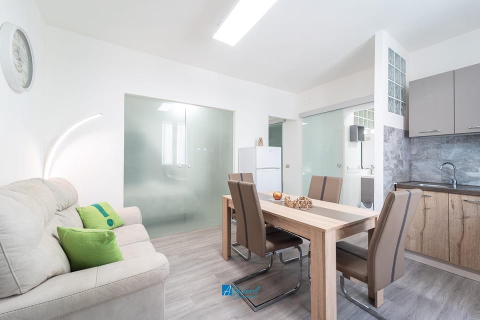Kitchen or kitchenette, Living room, Seating area, Dining area, hair dresser, minibar