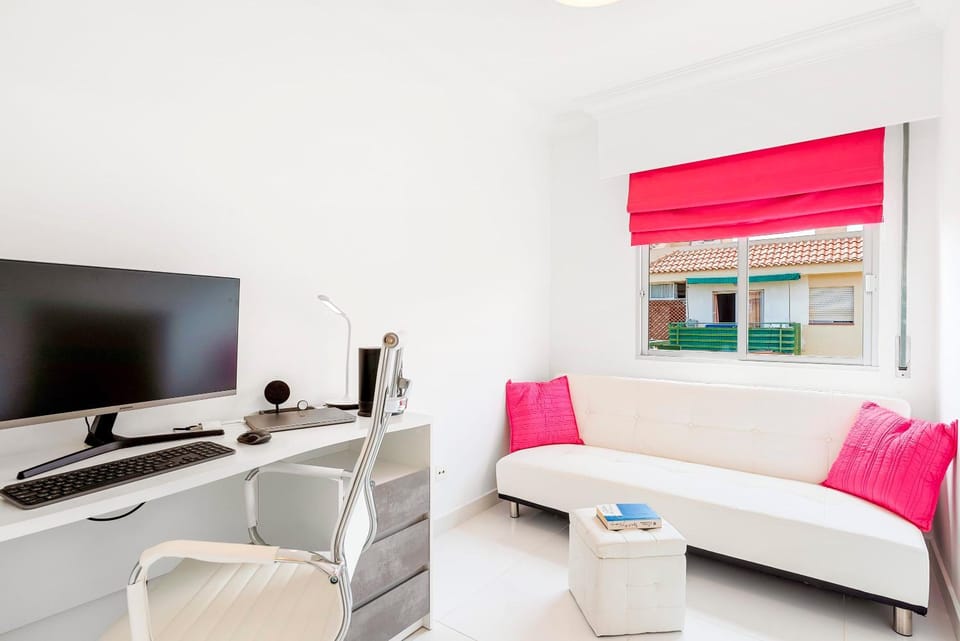 Bed, Lounge or bar, Photo of the whole room, Business facilities, Seating area, locker