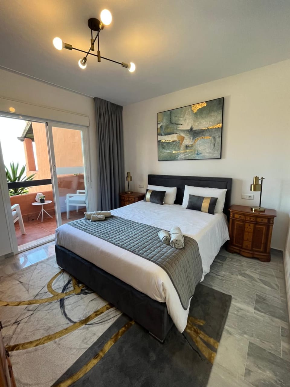 Bed, Balcony/Terrace, Photo of the whole room, Bedroom, towels