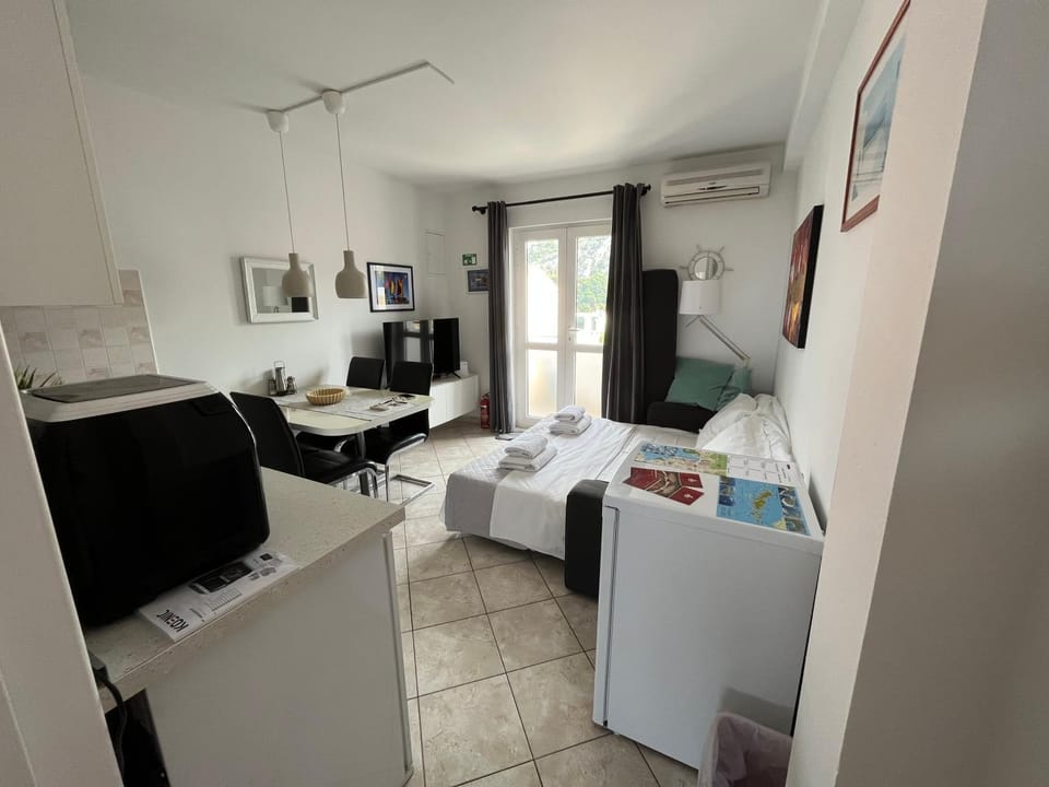Facade/entrance, Bed, Living room, Dining area