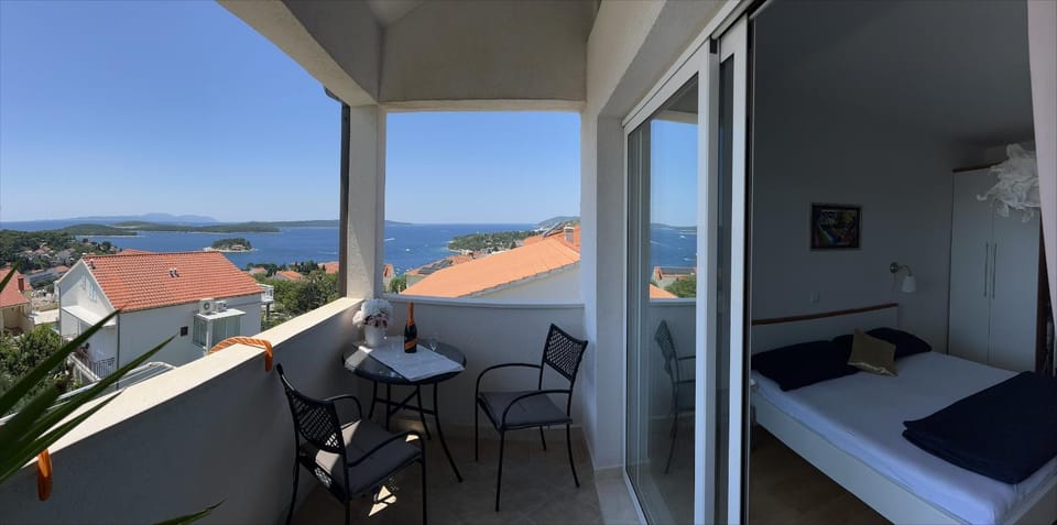 Bed, View (from property/room), Balcony/Terrace, City view