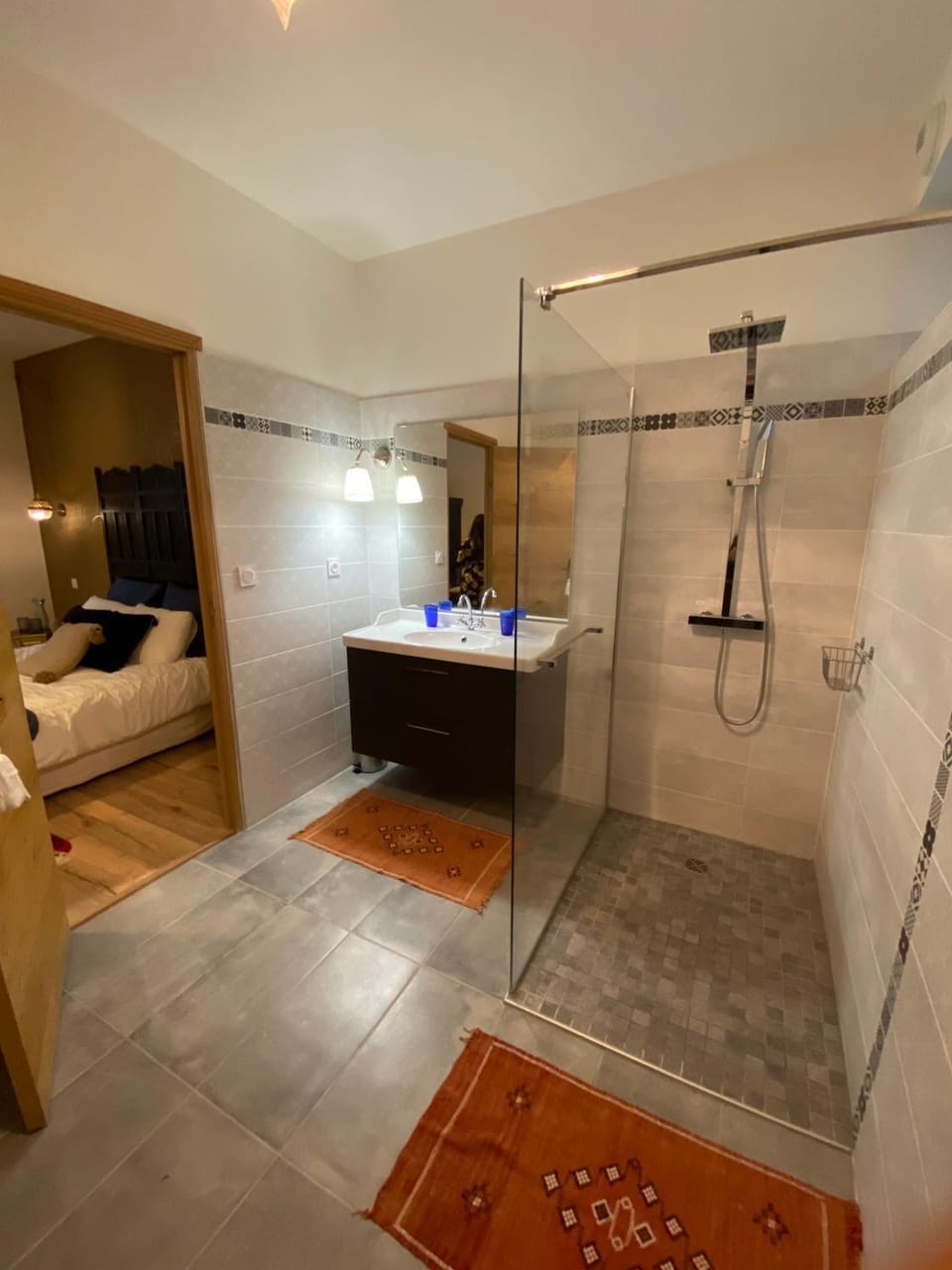Shower, Bathroom, towels