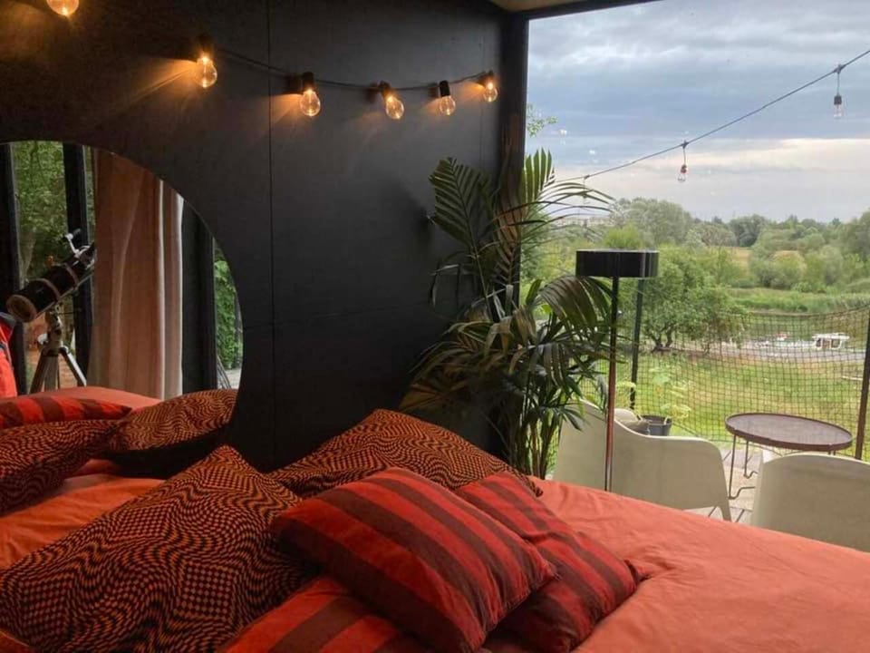 Patio, Bed, Day, Natural landscape, Garden, View (from property/room), Balcony/Terrace, Living room, Photo of the whole room, Seating area, Bedroom, Garden view