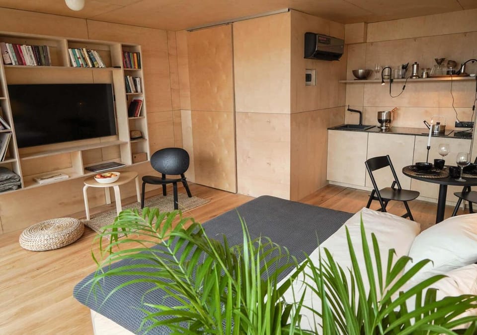 Library, TV and multimedia, Kitchen or kitchenette, Living room, Seating area, Dining area