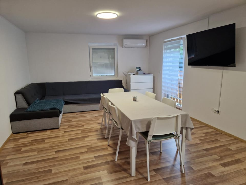 Communal lounge/ TV room, Dining area