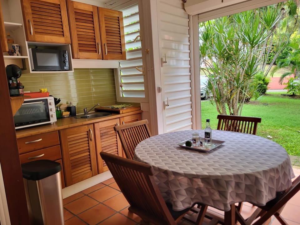 Garden, Coffee/tea facilities, Kitchen or kitchenette, Dining area, Garden view, toaster