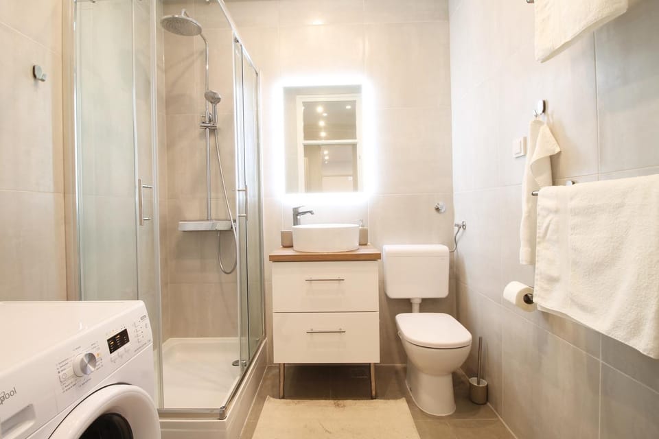 Shower, Toilet, Bathroom, heating, towels, washing machine