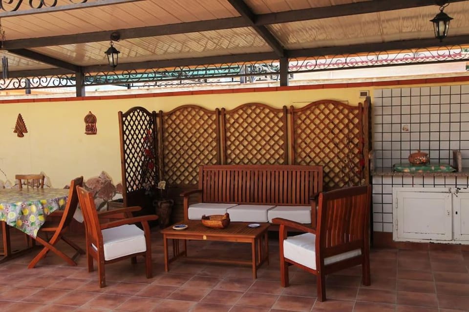 Patio, Day, Balcony/Terrace, Dining area
