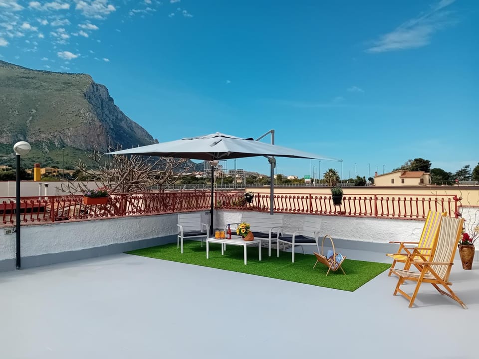 Balcony/Terrace, sunbed