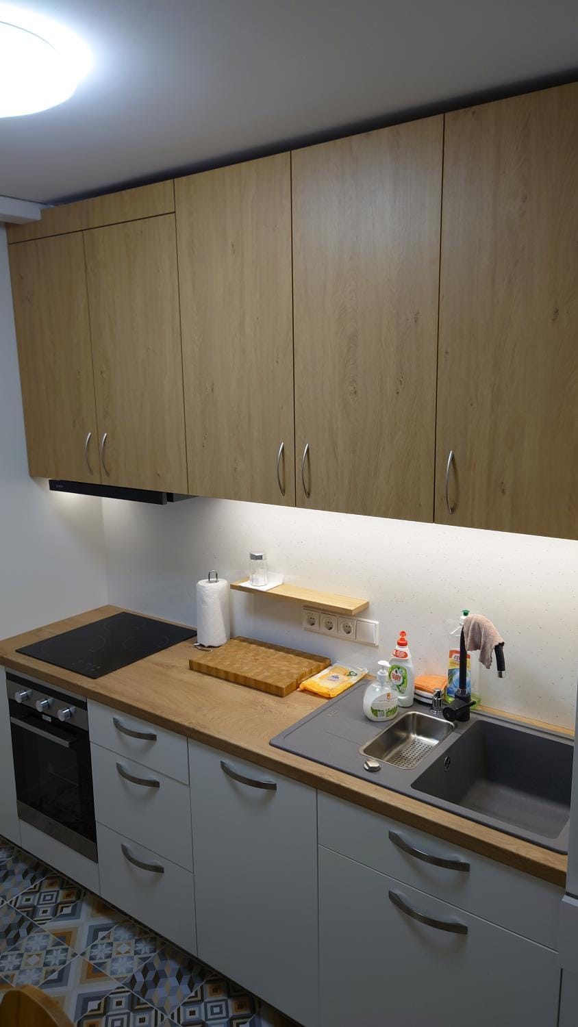 Coffee/tea facilities, Kitchen or kitchenette, dishwasher, microwave, oven, stove