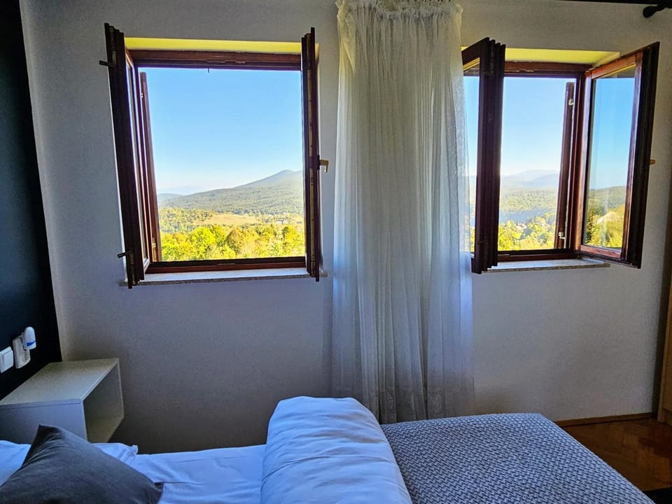 Bed, View (from property/room), Bedroom, Landmark view, Mountain view, Inner courtyard view