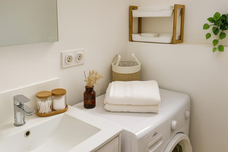 Bathroom, towels