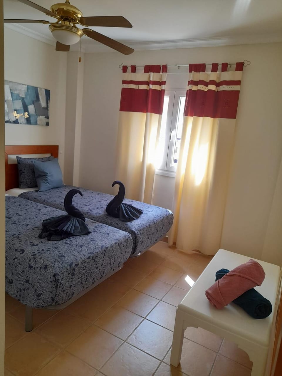 Bed, Photo of the whole room, Bedroom, fireplace, towels