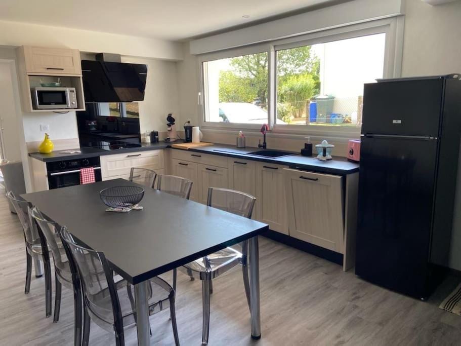 Kitchen or kitchenette, Dining area, dishwasher, minibar, pet friendly, stove, toaster