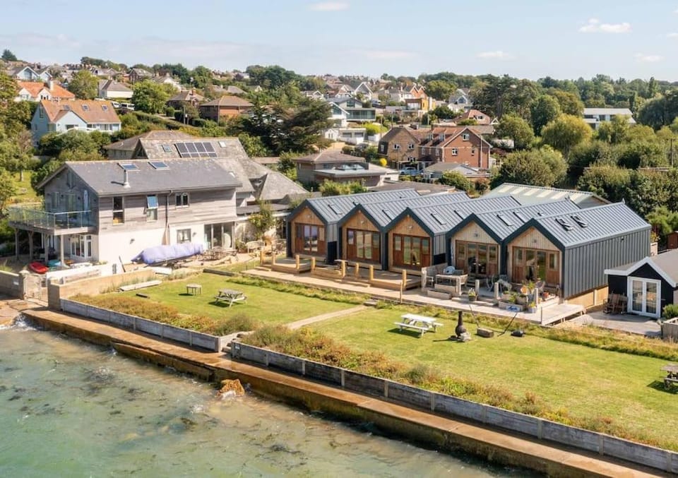 Beachside chalet 3 Cormorant with access to beach Chalet in New Forest District