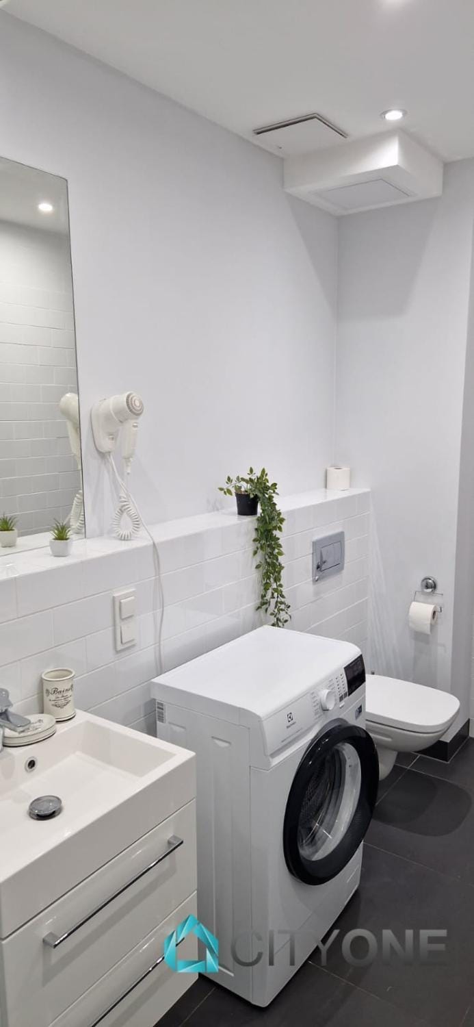 Shower, Toilet, Bathroom, towels, washing machine