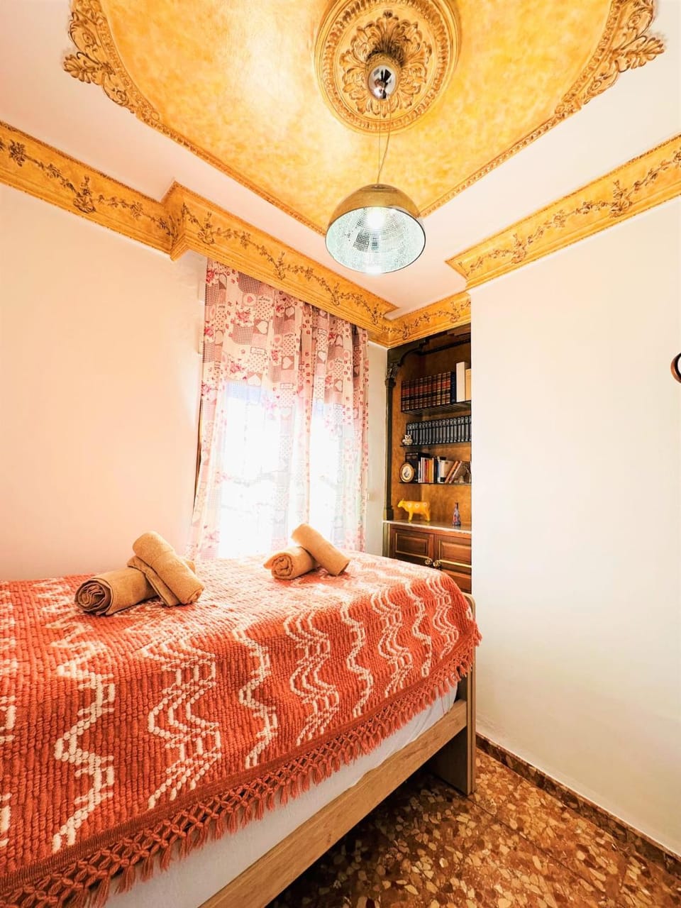 Bed, Photo of the whole room, Bedroom, locker