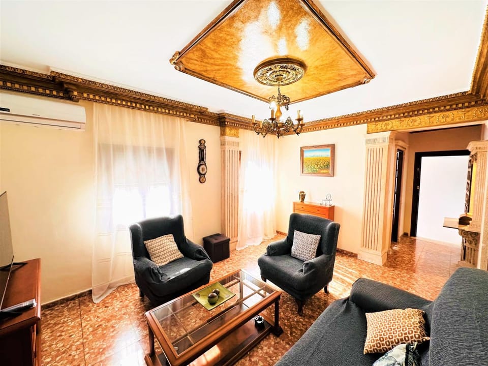 Communal lounge/ TV room, TV and multimedia, Living room, Seating area, locker