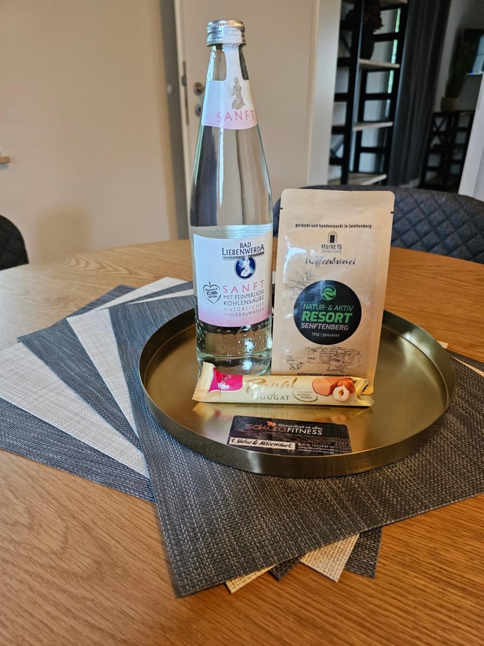 Food and drinks, Internal: Not applicable to any particular room