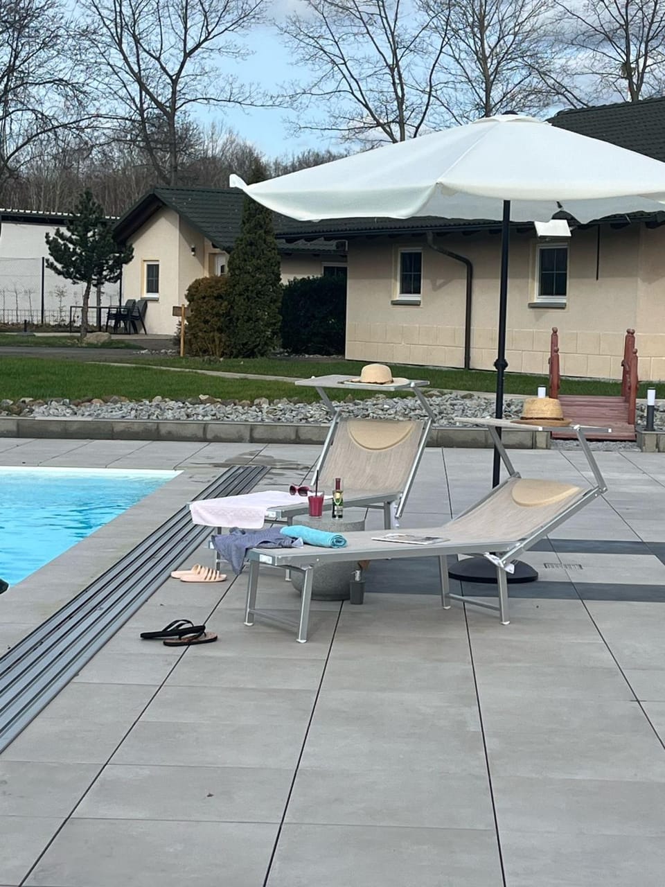 Property building, Day, Pool view, Swimming pool, sunbed