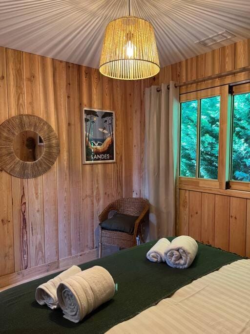 Cabane Noa neuve- piscine chauffée Villa in Saint-Julien-en-Born