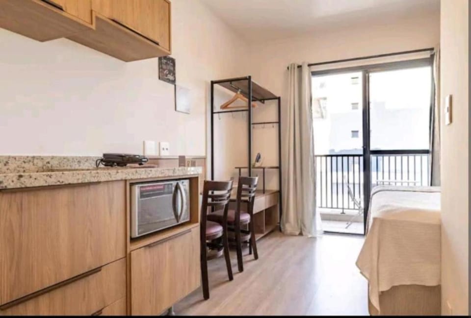 Kitchen or kitchenette, Dining area, minibar