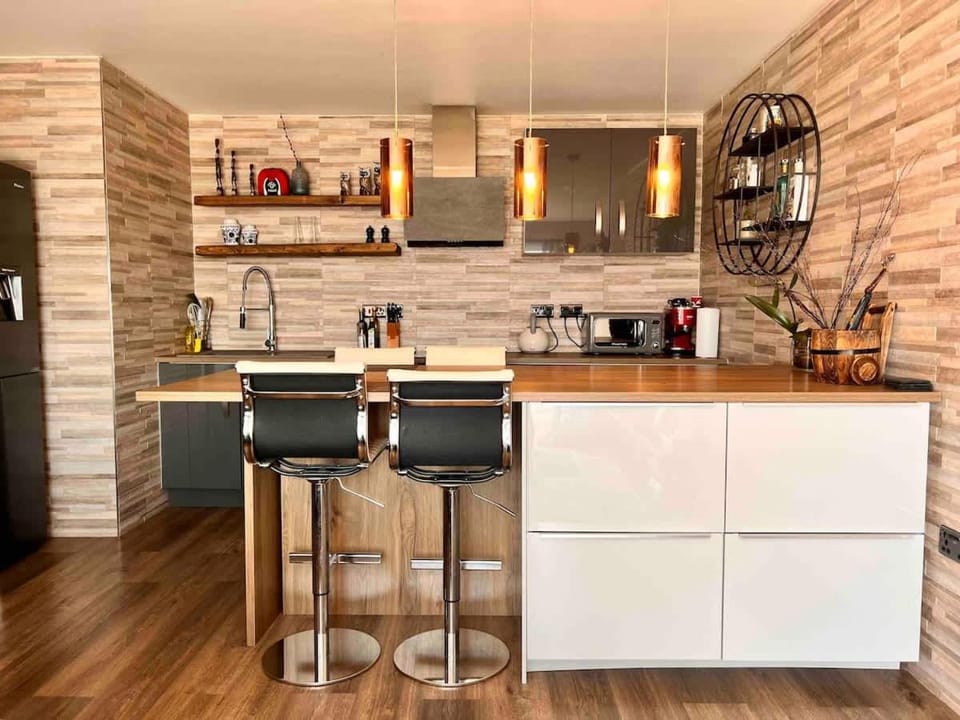 Kitchen or kitchenette, Dining area, kitchen