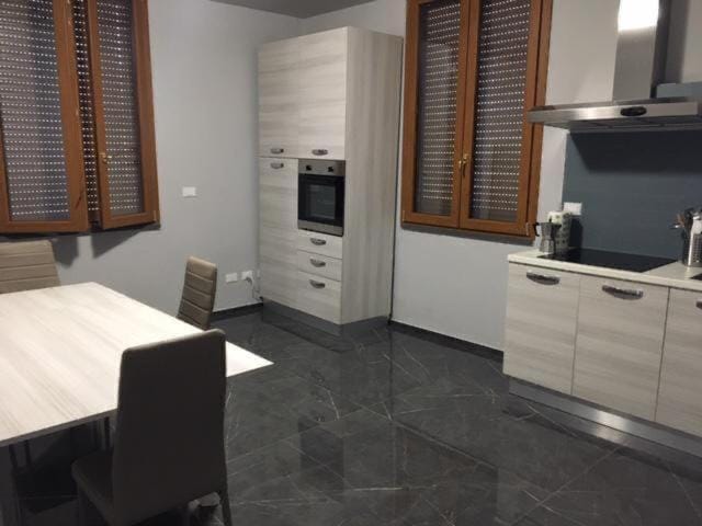 Kitchen or kitchenette, Dining area, minibar, oven, pet friendly, stove