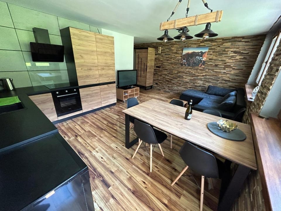 Kitchen or kitchenette, Dining area, dishwasher, minibar, pet friendly, stove