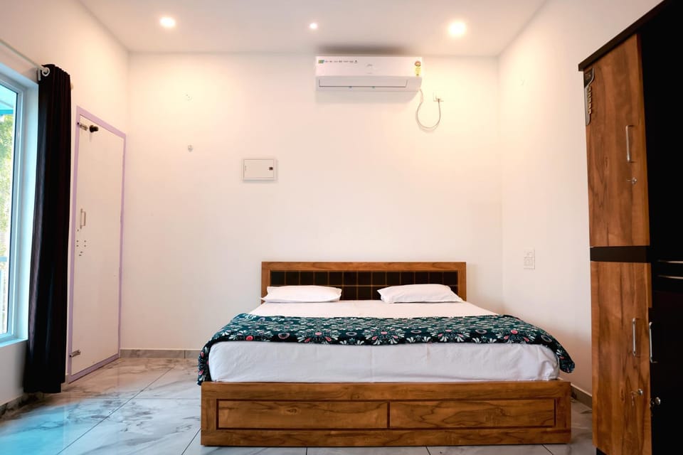 Bed, Bedroom, air conditioner