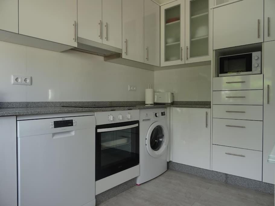 Acogedora vivienda con jardín andando a la playa. Apartment in Galicia