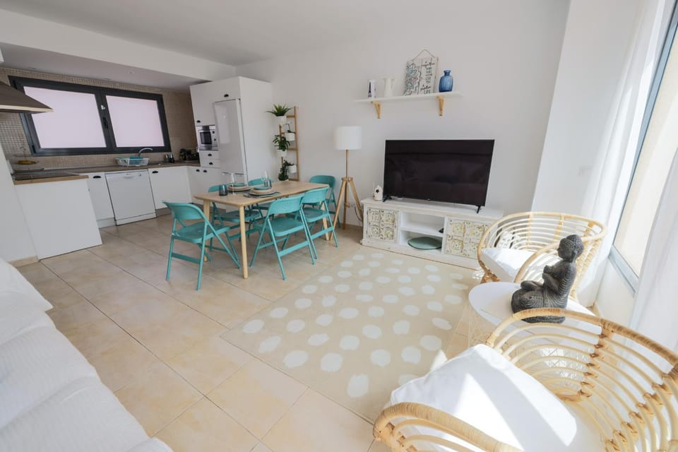 TV and multimedia, Kitchen or kitchenette, Living room, Dining area