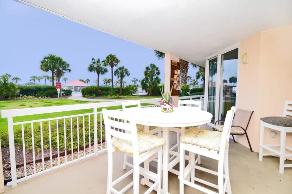 Waterfront Luxury Huge Condo with 15000sf Pool House in North Myrtle Beach