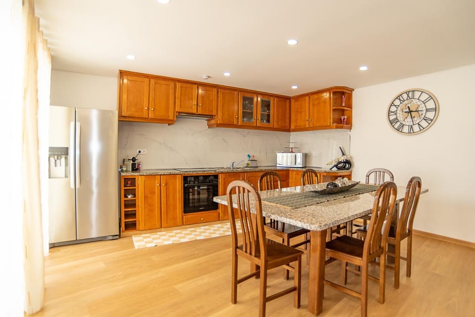 Kitchen or kitchenette, Dining area, dishwasher, minibar, oven, pet friendly, stove, toaster