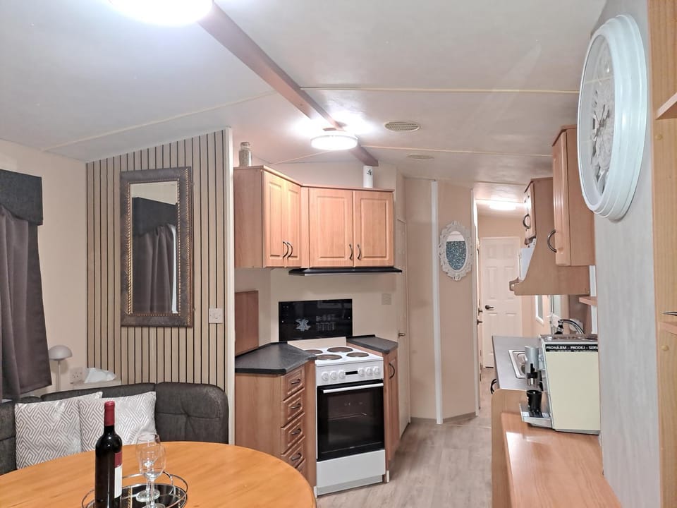 Kitchen or kitchenette, oven, stove