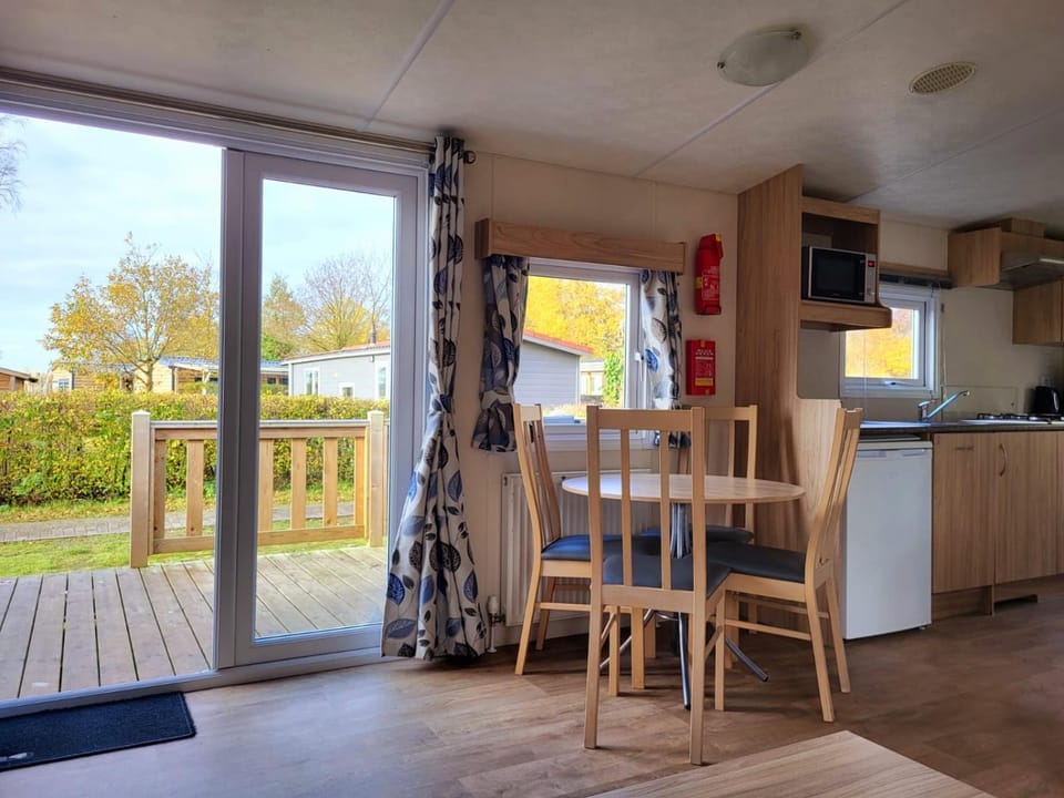 Strandhuis `Het Kompas` Chalet in Friesland, Netherlands