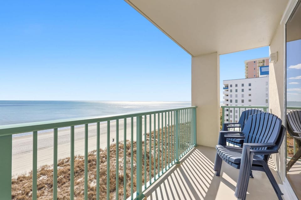 The Pinnacle Oceanfront Suite 2 Balconies Top Location House in North Myrtle Beach