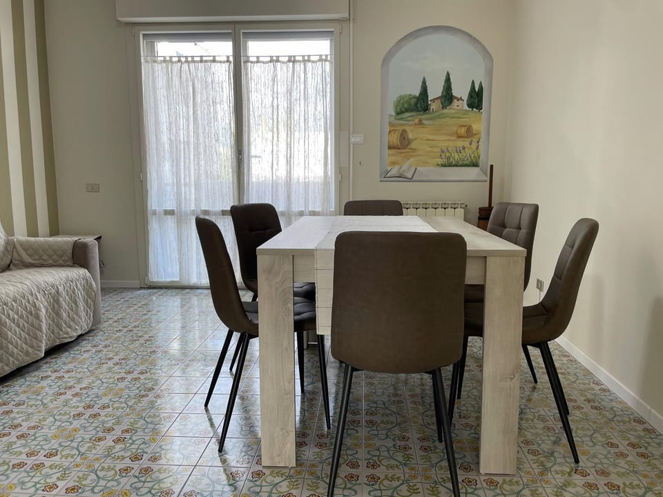 Living room, Seating area, Dining area, air conditioner