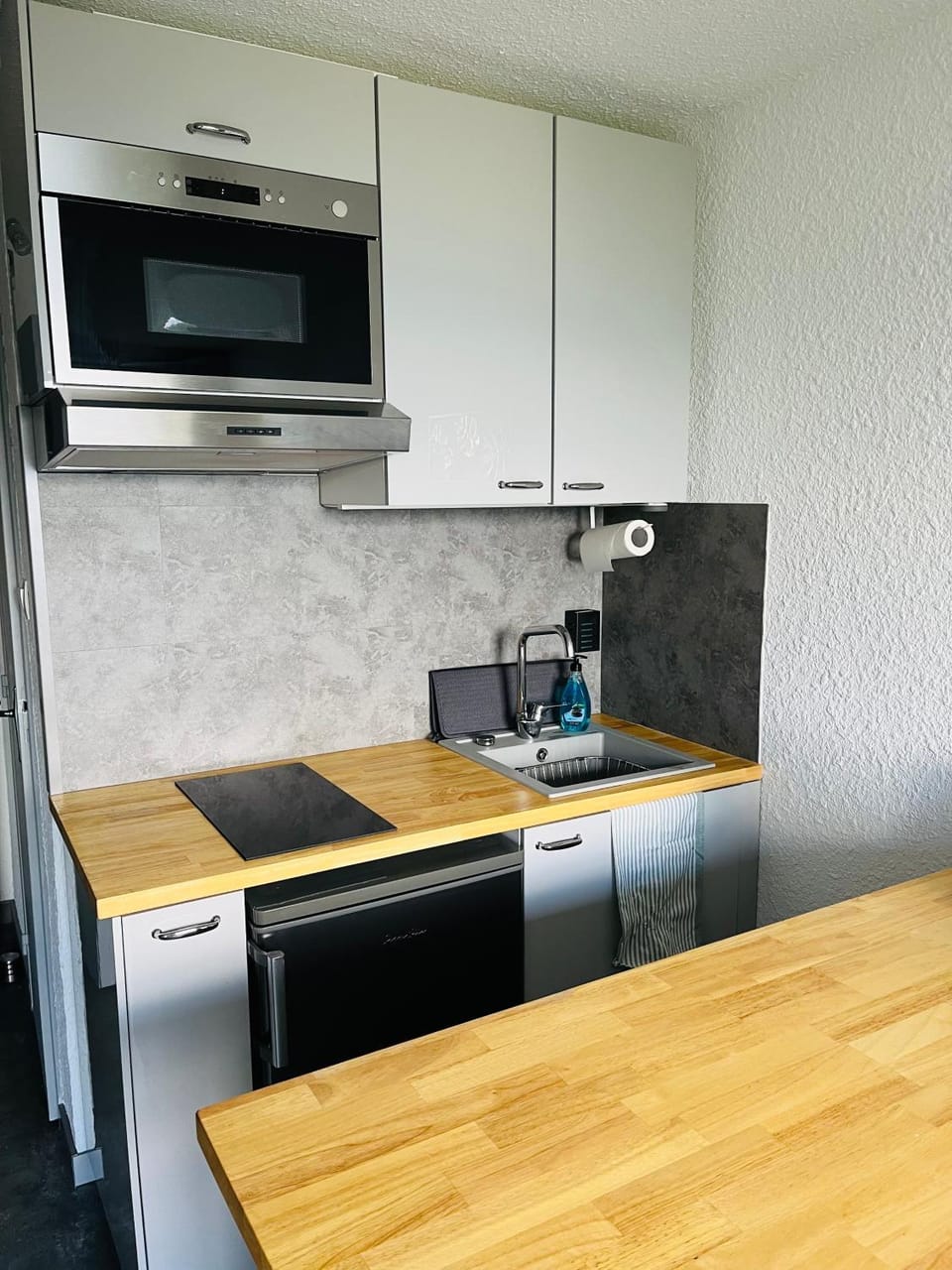 Kitchen or kitchenette, Dining area, minibar