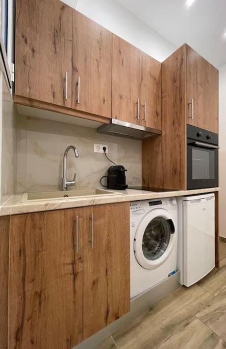 Pagrati-Brand new luxury central studio Apartment in Athens